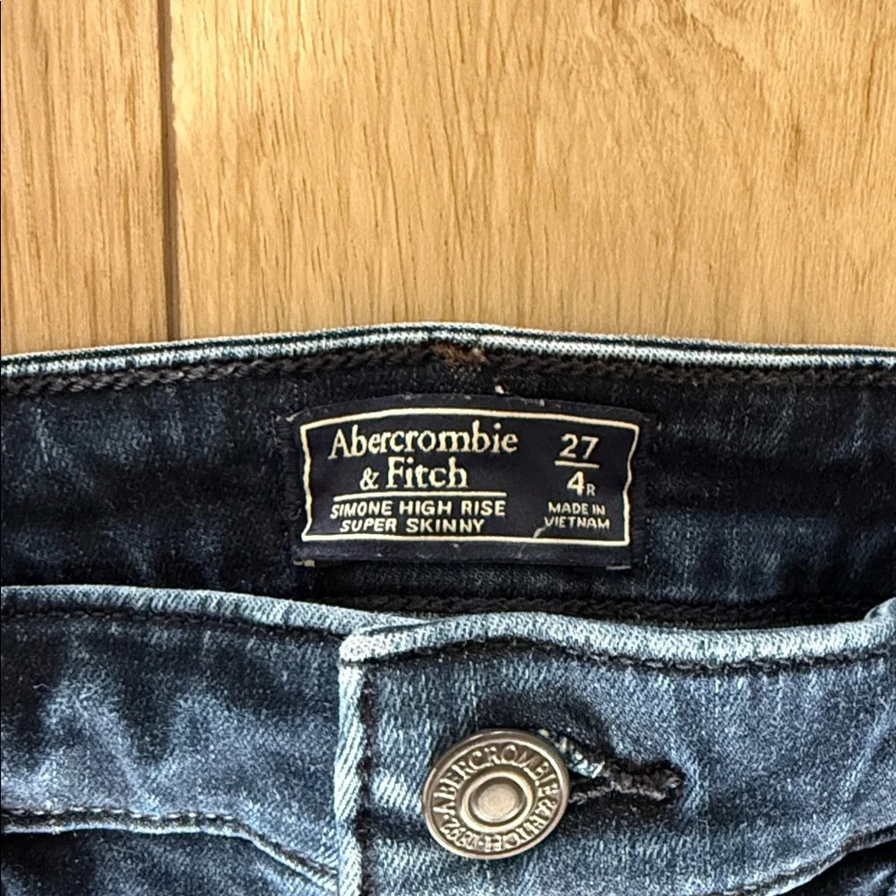 Abercrombie & Fitch Women's Skinny Jeans in Dark Indigo